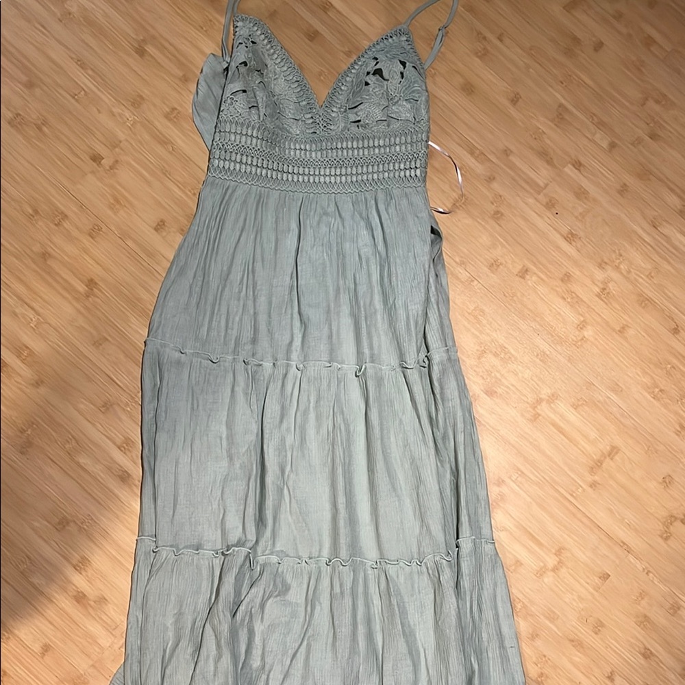 Green Maxi Sundress with Pleated Design and Spaghetti Straps